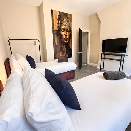 3-bed Sleeps 6 Free Parking Work Holiday home *