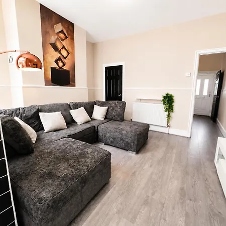 3-bed Sleeps 6 Free Parking Work * Manchester