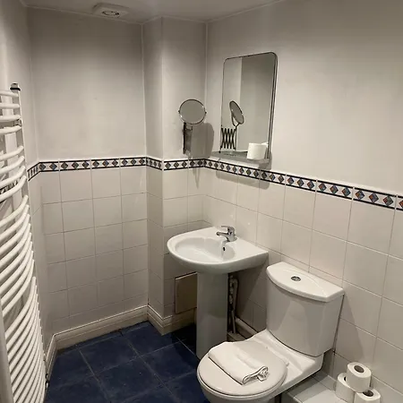 2-bed Flat In West Didsbury Near Fletcher Moss *