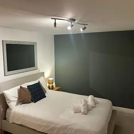 2-bed Flat In West Didsbury Near Fletcher Moss *