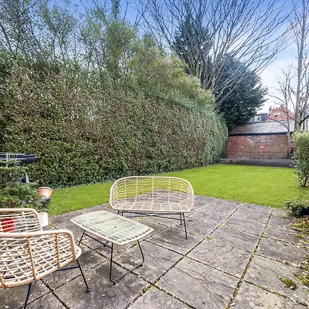 2-bed Flat In West Didsbury Near Fletcher Moss Manchester