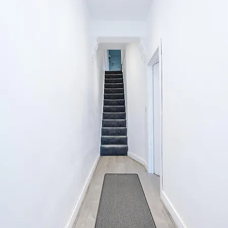 Game Zone, Trafford Centre Nearby, Sleeps 8 * Манчестер