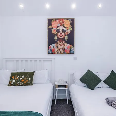 Game Zone, Trafford Centre Nearby, Sleeps 8