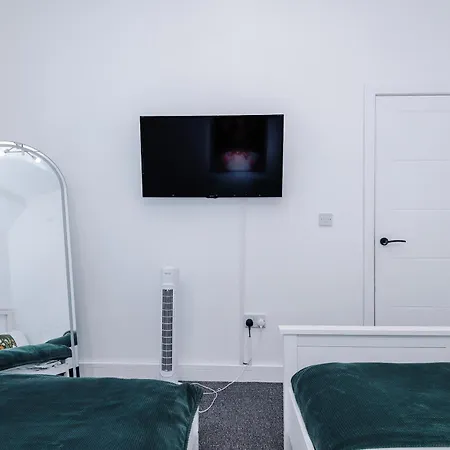 Game Zone, Trafford Centre Nearby, Sleeps 8 Манчестер