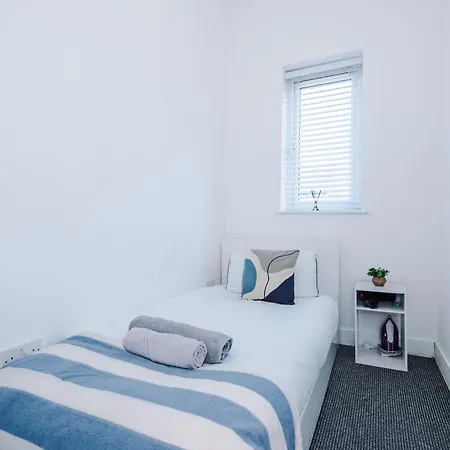 Game Zone, Trafford Centre Nearby, Sleeps 8 *