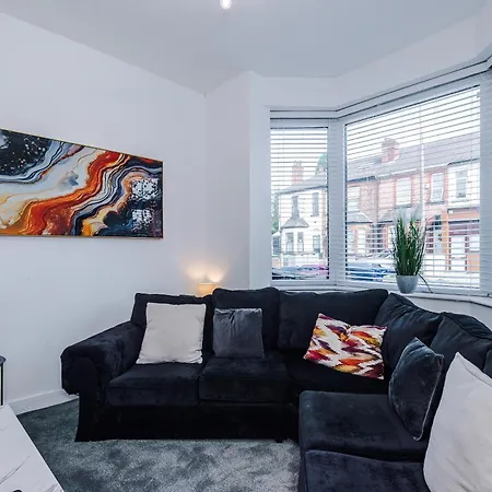 Game Zone, Trafford Centre Nearby, Sleeps 8 * Манчестер