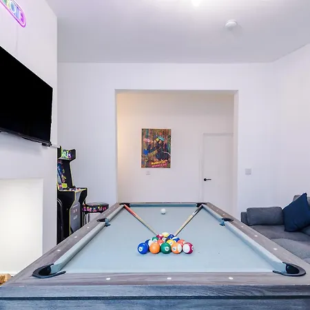 Дом отдыха Game Zone, Trafford Centre Nearby, Sleeps 8