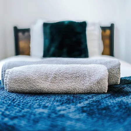 Дом отдыха Game Zone, Trafford Centre Nearby, Sleeps 8 Манчестер