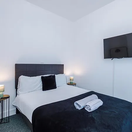 Game Zone, Trafford Centre Nearby, Sleeps 8 * Манчестер