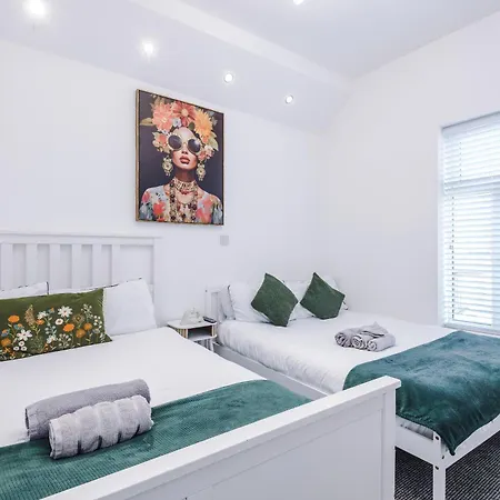 Game Zone, Trafford Centre Nearby, Sleeps 8 Манчестер