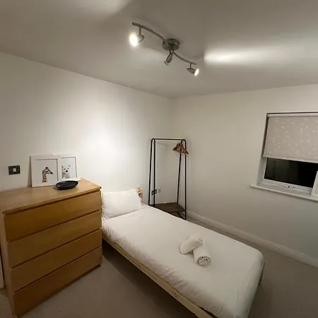 2-bed Flat In West Didsbury Near Fletcher Moss Manchester
