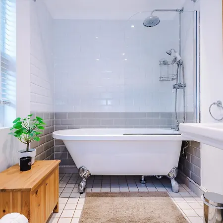 Perfect Getaway At Smedley House * Manchester