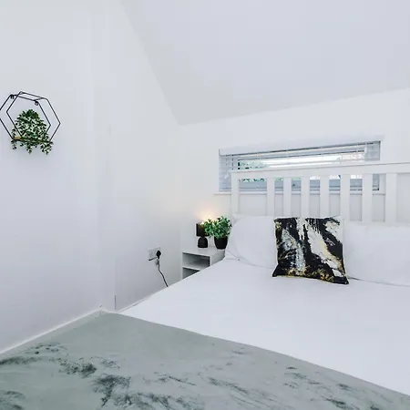 Дом отдыха Boutique Mcr With Games Table, Sleeps 9 *