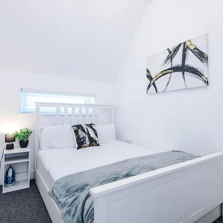 Дом отдыха Boutique Mcr With Games Table, Sleeps 9