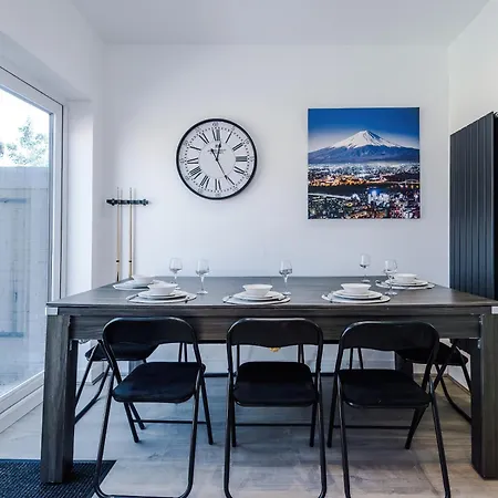Boutique Mcr With Games Table, Sleeps 9 Дом отдыха *