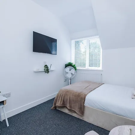 Boutique Mcr With Games Table, Sleeps 9 * Манчестер