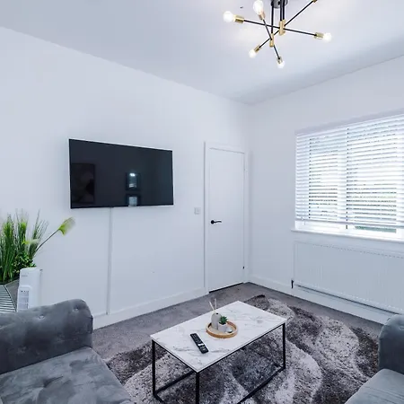 Дом отдыха Boutique Mcr With Games Table, Sleeps 9 *