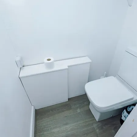 Boutique Mcr With Games Table, Sleeps 9 *