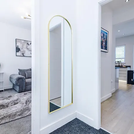 Дом отдыха Boutique Mcr With Games Table, Sleeps 9 *