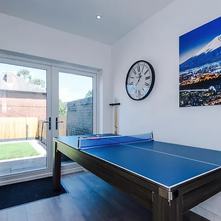 Boutique Mcr With Games Table, Sleeps 9 Манчестер