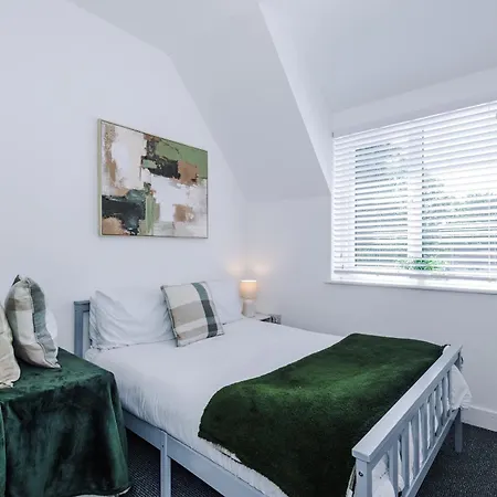 Boutique Mcr With Games Table, Sleeps 9 * Манчестер