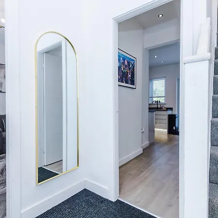 Boutique Mcr With Games Table, Sleeps 9