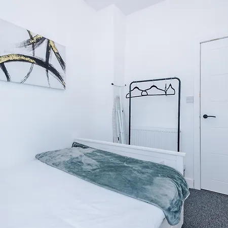 Boutique Mcr With Games Table, Sleeps 9
