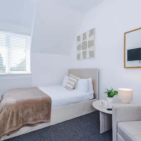 Boutique Mcr With Games Table, Sleeps 9