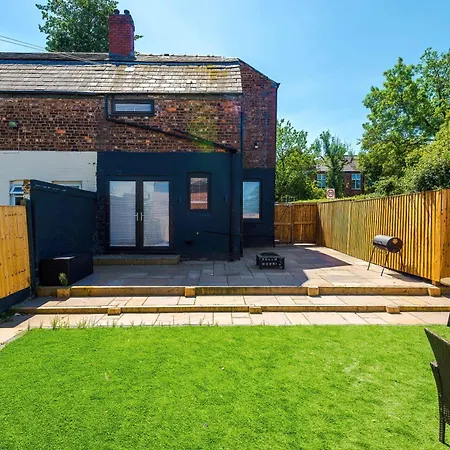 Дом отдыха Boutique Mcr With Games Table, Sleeps 9