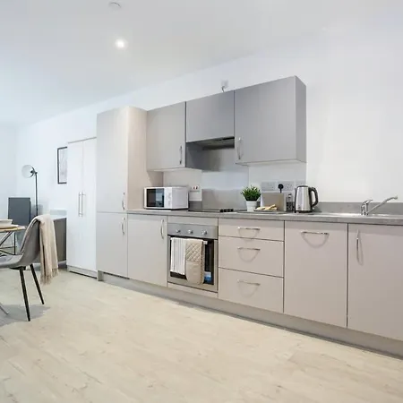 Modern With Balcony In Appartamento *