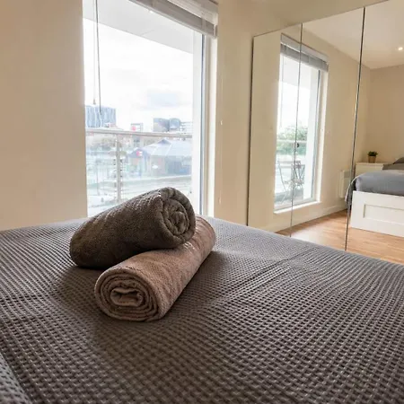 Modern 2-bed Living With Private Balcony Apartmán Manchester
