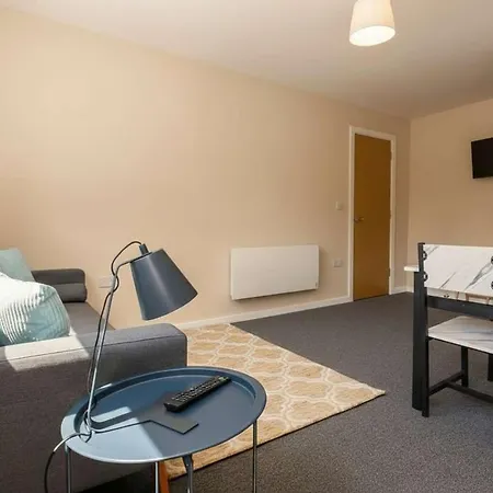 Modern 1 Bed W Fast Broadband Apartament