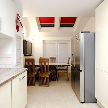 Dom wakacyjny Cozy Place In Salford, Sleeps 8, 4 Bedroom, 5 Beds