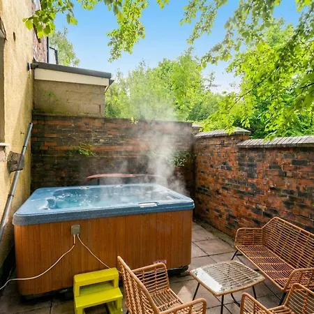 بيت ضيافة 6br Modern In Salford Sleeps 13 | Uni Nearby