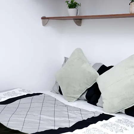 Cozy Place In Salford, Sleeps 8, 4 Bedroom, 5 Beds * Manchester