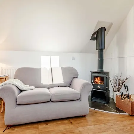 2 Bed In Ashton -under- Hill Oc-41827 بيت خشبي *