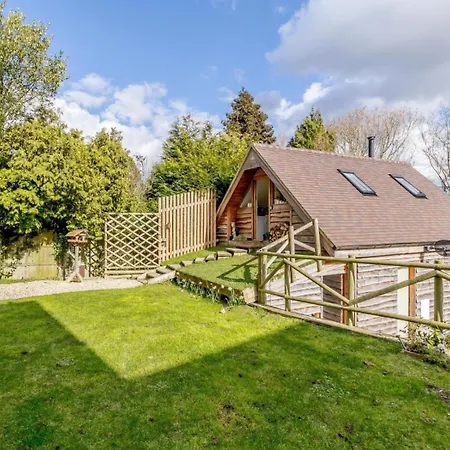 2 Bed In Ashton -under- Hill Oc-41827 *