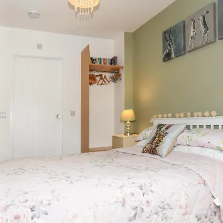 بيت خشبي 2 Bed In Ashton -under- Hill Oc-41827 مانشستر