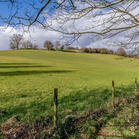 2 Bed In Ashton -under- Hill Oc-41827 بيت خشبي *