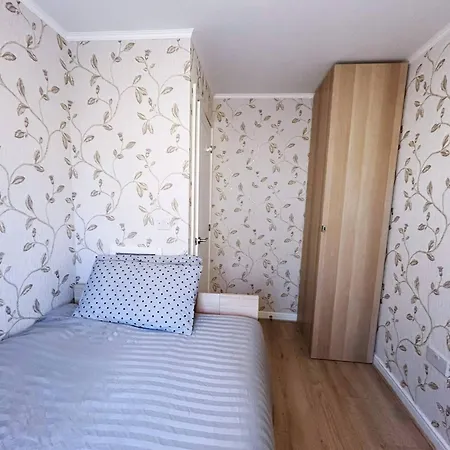 Penzion Boutique Small Double Detached House Salford
