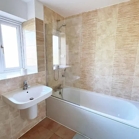 Penzion Boutique Small Double Detached House Salford