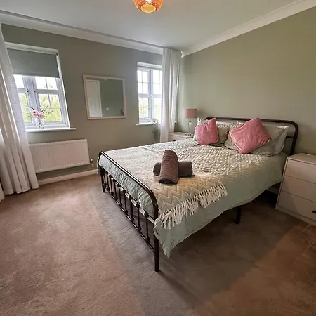 Stretford 4 Bed Townhouse M32 Manchester