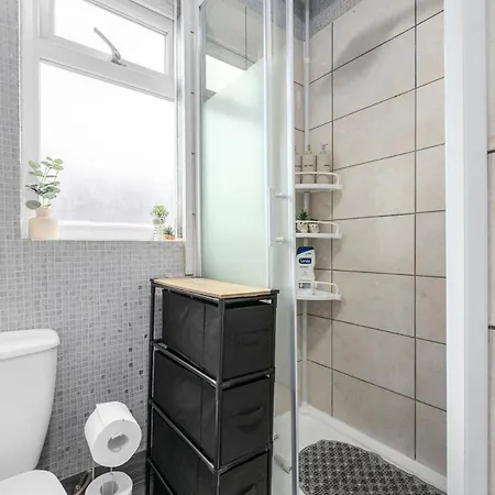 Stylish 2 Bed House In * مانشستر