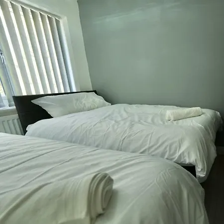 بيت للعطل 3 Bedroom In مانشستر