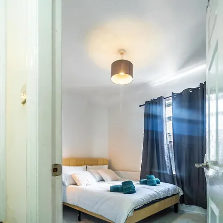 2 Bed House Sleeps 4 Ideal For Contractors Free Parking 10mn To Cc Bed & Breakfast *