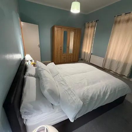 بيت للعطل Bright Home, Modern & Spacious مانشستر