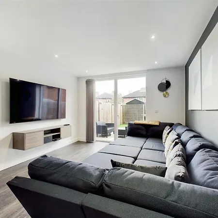 بيت للعطل 4 Bed House Pet Friendly Free Parking مانشستر