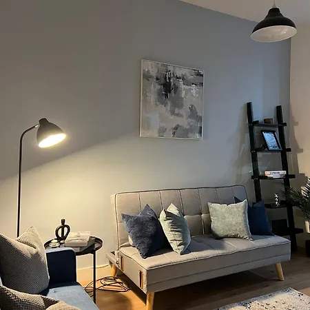 بيت للعطل Stylish 3-bed Home, Co-op Live & Etihad Garden, Free Parking And Modern Workplace