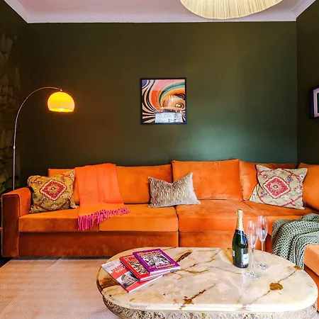Stylish Retro Retreat By 53 Degrees In 4 Bed *