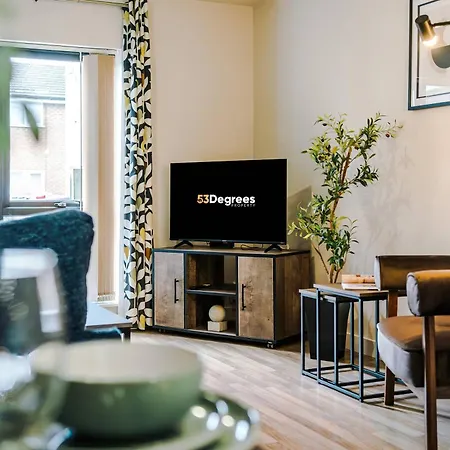 Modern 2 Bed By 53 Degrees With Parking & Garden *